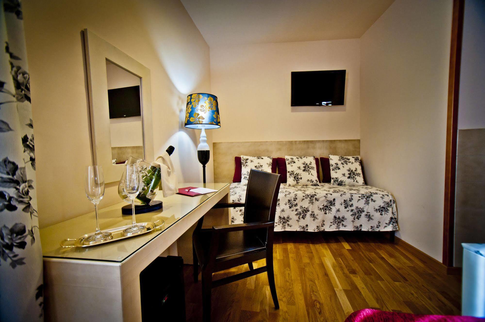 Hotel Condes De Castilla Segovia Kültér fotó